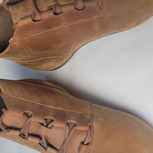 Sole Tan Boots - Picture 2 of 4